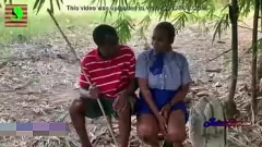 تشغيل جولييت سيمون، الفتاة الساخنة، تحصل على مارس الجنس من قبل مزارع في الأدغال مع بي بي سي ضخمة وتمارس الجنس العميق مع قضيبه الأسود الكبير في مشهد كريامبي بين الأعراق في الهواء الطلق