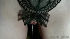 Redare Teen Coed în stil cățeluș cu păsărică înmuiată în prim-plan și orgasme pulsate