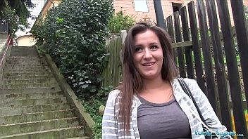 Trick mit Geld zahlt sich aus und schlägt Muschi zu einem sexy