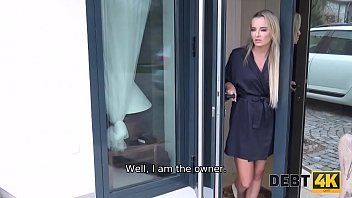 Redare blonda dragosteita si moarta dupa penisul intra peste barbat ii camera sa faca xxx