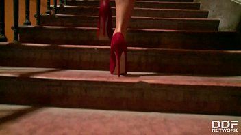 Play He penetrates very gracefully on the desk his stepmother who wears tufts
