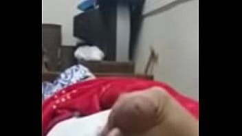 Afspelen Hij slaat zijn penis over de snuit