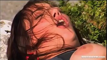 Reproducir La chica del pueblo que es follada por un chico de pelo corto hasta acabar en su coño