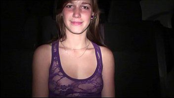 Jouer Puttana di Alexa pagata di notte per sesso di gruppo in pubblico