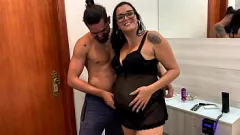 Reproduzir Trio amador de MILF com latina grávida: Boquete, garganta profunda, sexo violento e orgasmo real