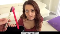 Reproducir La fantasía tabú de padrastro con pequeña hijastra adolescente Brooke Haze en POV