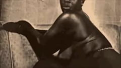 Redare Triplu lesbian păros în Londra întunecată vintage