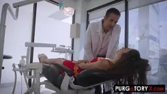 Odtwórz Hardcore Dentist Vancyt z drobną brunetką bursztynową latem